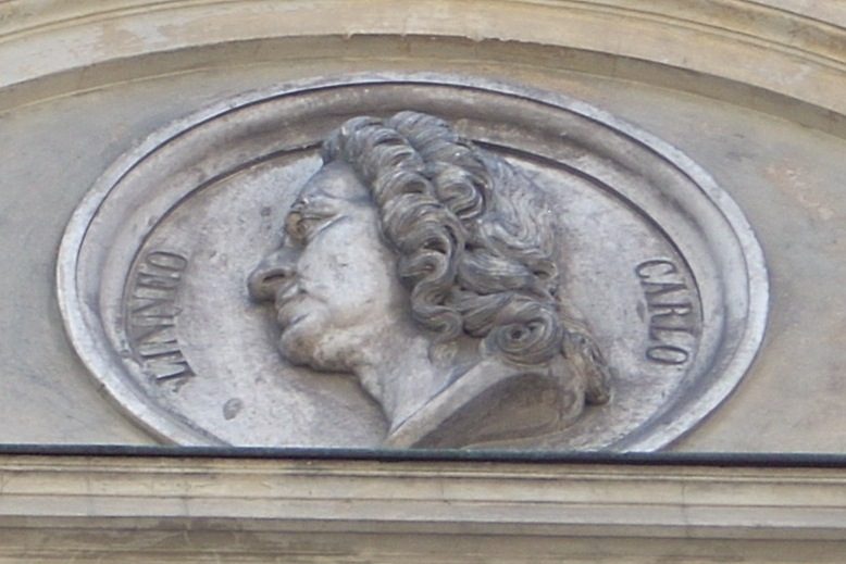 Carl%20Linnaeus%20bas-relief%2C%20Old%20Ospedale%20Maggiore%2C%20Vercelli%2C%20Italy%20-%2002.JPG